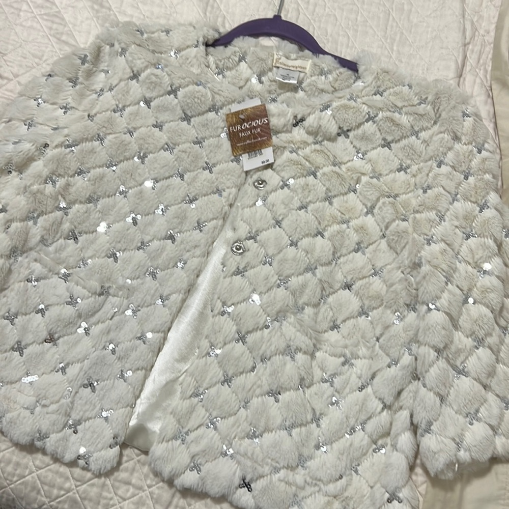 Quarter sleeve white faux fur cute cropped light cape/jacket